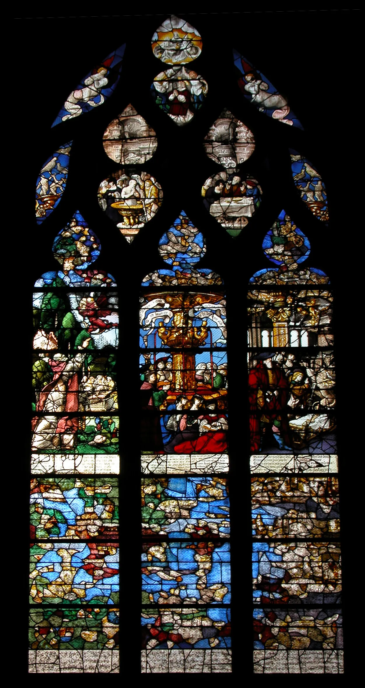 Sur le second complément dans la lancette de gauche sur des panneaux exécutés par Engrand Le Prince un grand personnage désigne l'âme qui s'envole du mort porté dans son tombeau. Sur les panneaux des deux lancettes suivantes figure la Fontaine de Vie attribuée au Maître de Montmorency qui aurait dû s'organiser sur les trois lancettes. Jean Taralon inspecteur général des Monuments historiques m'avait raconté qu'après la repose dans ces deux baies d'éléments subsistant provenant de verrières différentes il avait été avec mon père et Louis Grodecki émerveillé par ces panneaux dont la beauté avait été remise à la lumière. J'ai obtenu la pose d'échafaudage sous les baies pour exécuter les cartons d'accompagnement destinés à l'exécution qui devait mettre en valeur et rééquilibrer les panneaux anciens dépareillés. Sur ces échafaudages je vivais un bonheur incroyable au milieu des Le Prince et du maitre de Montmorency. Les photos montrent les fenêtres avant et après les compléments.