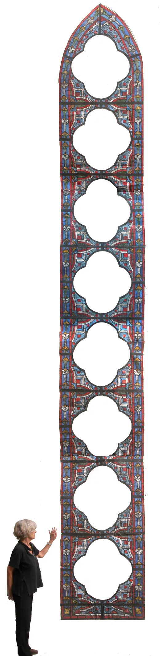 Partie supérieure du carton du jeu de fonds prévu pour la baie 18 accompagnant les quadrilobes de création (projet approuvé puis abandonné car on a retrouvé les entourages du XIXe siècle).